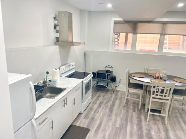 Scarborough New 2-Bedroom Basement 多伦多 外观 照片